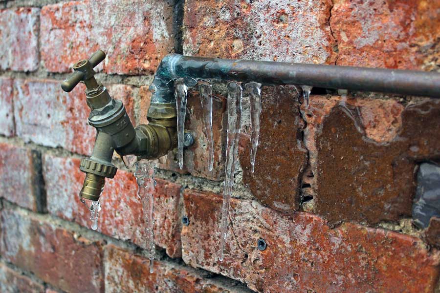 Insulation hacks: 'Easiest' methods to 'avoid' outdoor pipes freezing - and  save money