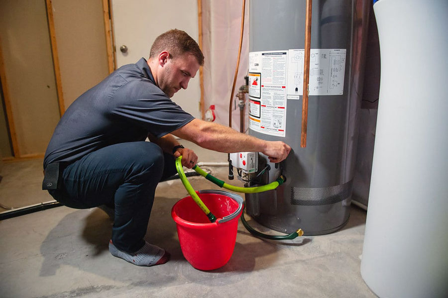 https://www.1tomplumber.com/wp-content/uploads/2022/01/how-long-does-it-take-to-drain-a-water-heater.jpg